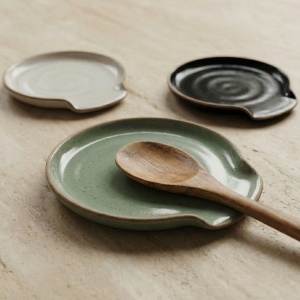 Beautiful Ceramic Spoon Rest for Stove Top - Perfectly Sized Spoon Holder for Your Kitchen Countertop - Easy to Clean and Dishwasher Safe, Perfect Addition to Any Kitchen Counter for Everyday Cooking
